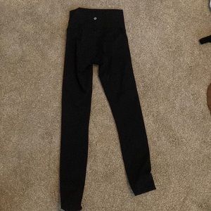 Lululemon Wunder Under leggings size 4 31”